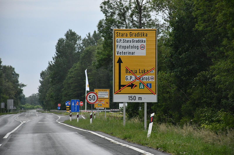 Prijepor u BiH zbog otvaranja novog graničnog prijelaza Gradiška nakon urušavanja dijela mosta!
