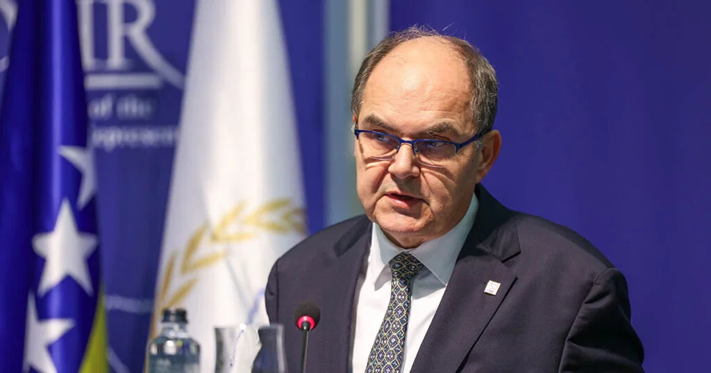 Schmidt priznao da je podnio ostavku nakon pritiska iz SAD-a: “Bio je ogroman i neočekivan”