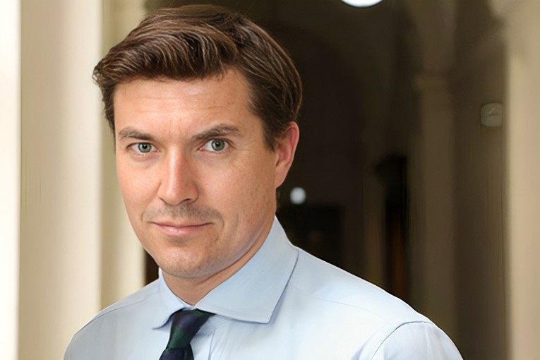 Britanski diplomat napustio Washington usred istrage o curenju informacija!